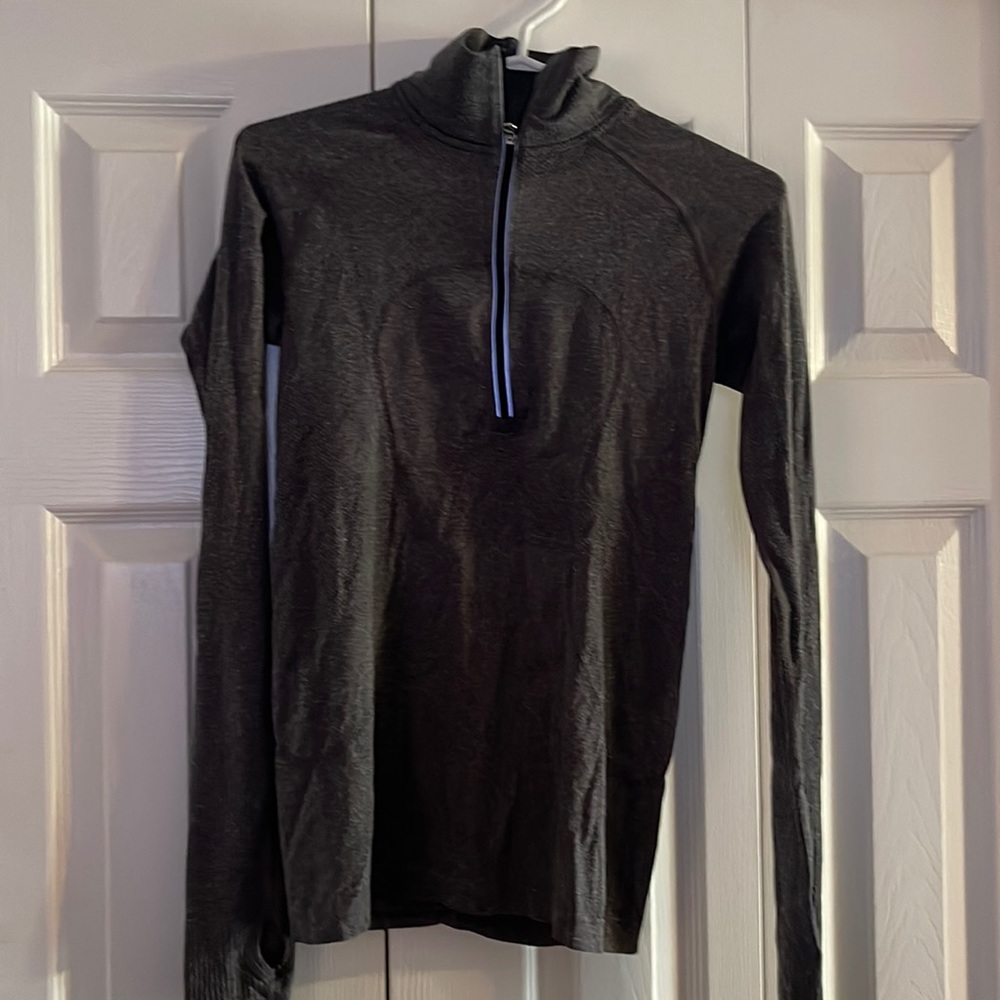 Lululemon Running Shirt Size 6🥰🥰